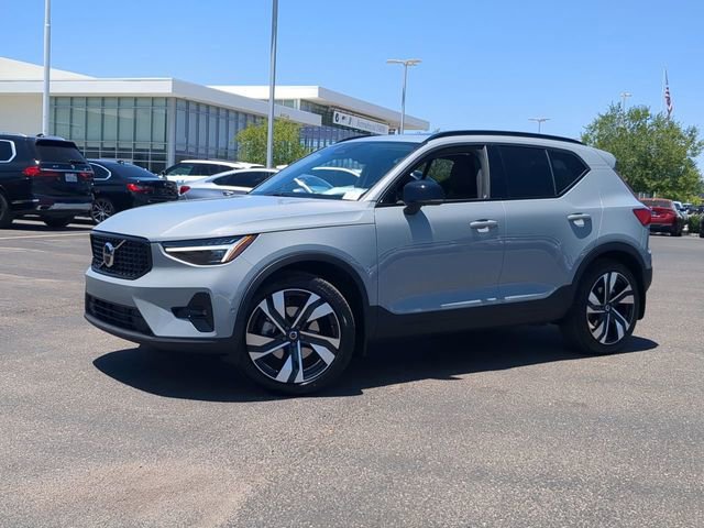 Certified 2025 Volvo XC40 B5 Plus w/ Climate Package image 2