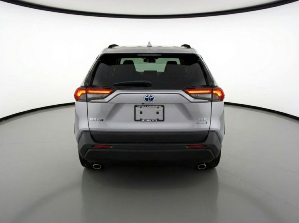 Used 2024 Toyota RAV4 XLE image 6