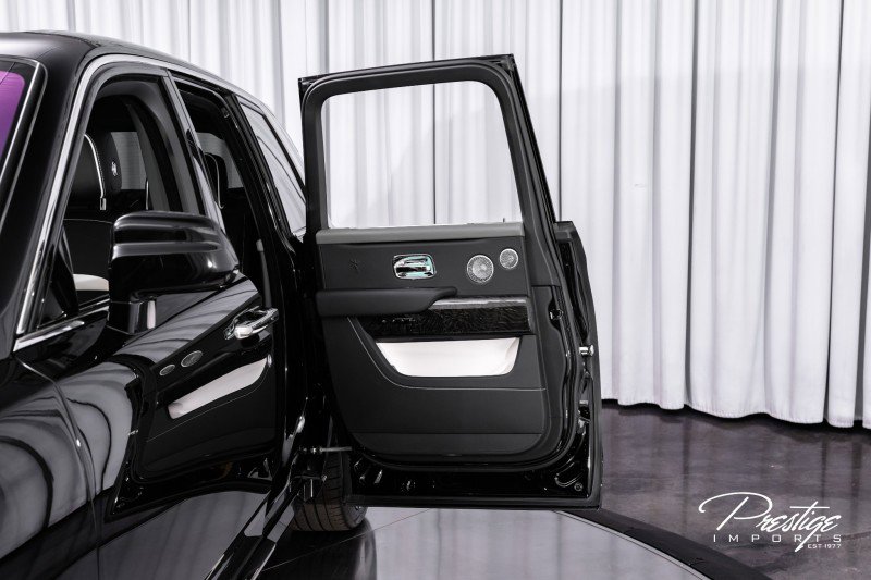 Used 2025 Rolls-Royce Cullinan image 46