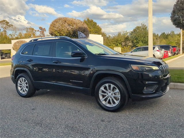 Used 2019 Jeep Cherokee Latitude w/ Cold Weather Group image 2