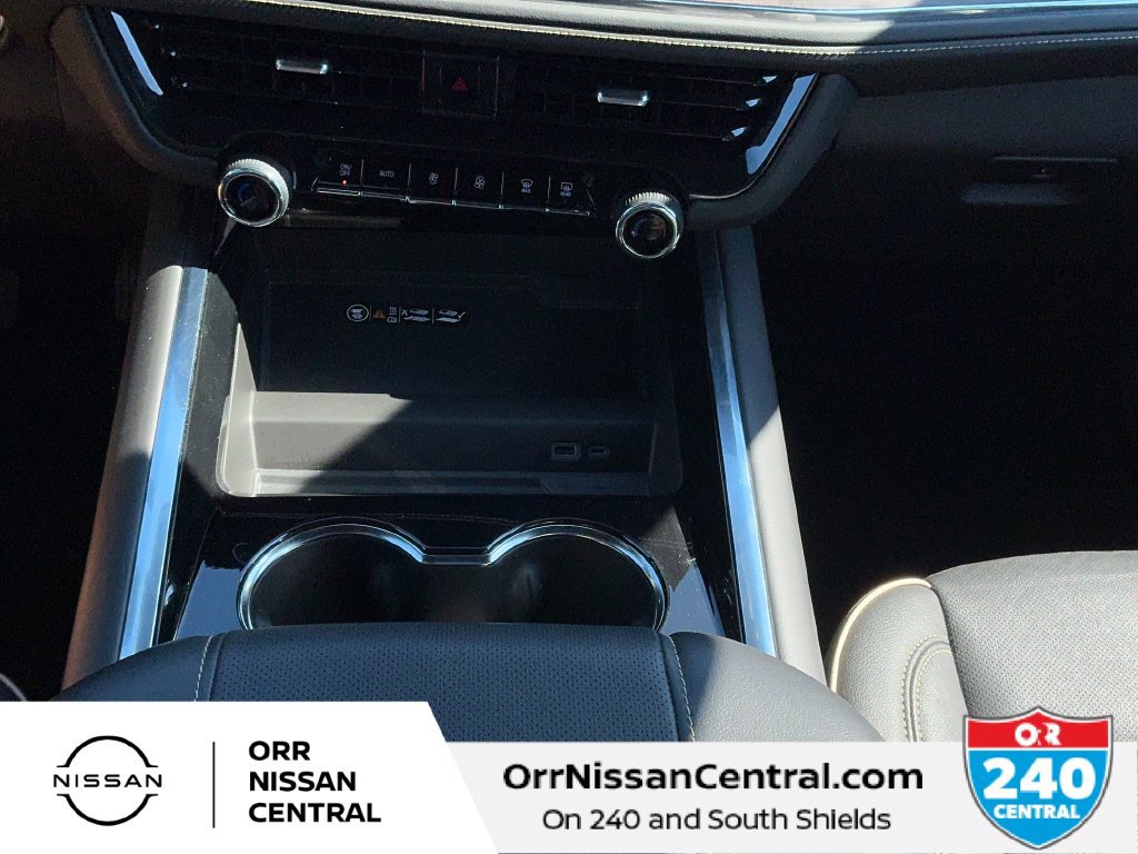 Used 2025 Chevrolet Tahoe Premier AWD/4WD image 25