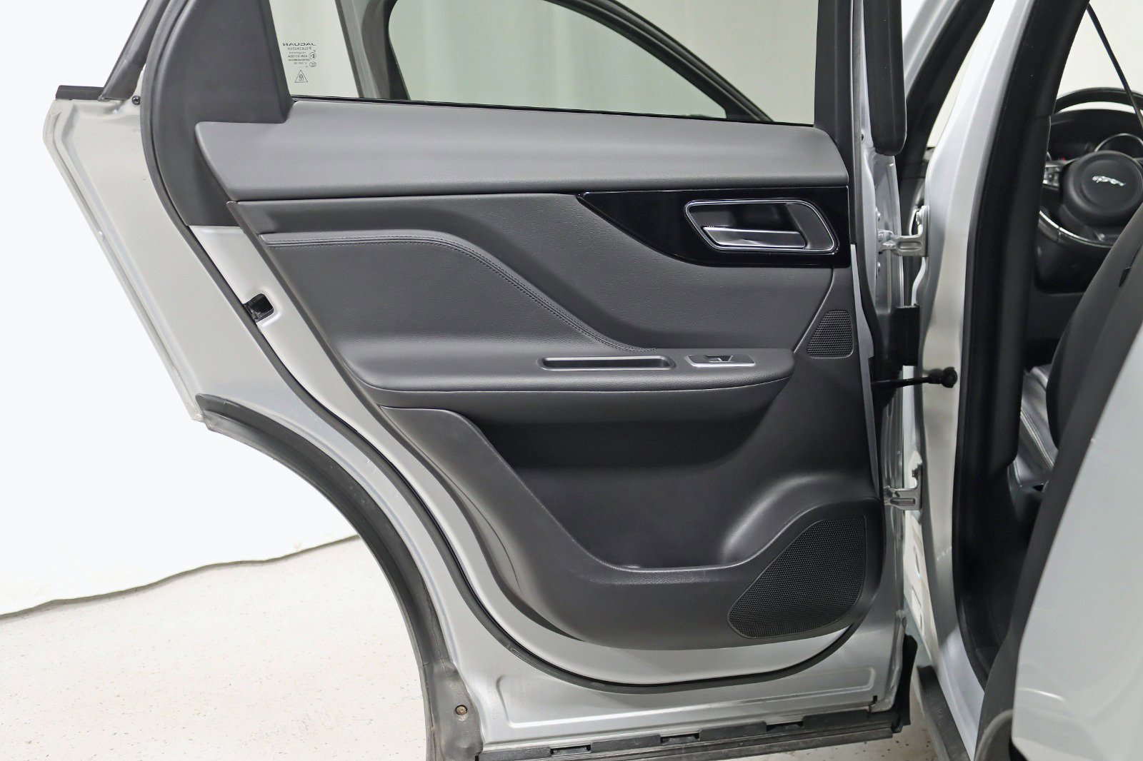 Used 2019 Jaguar F-PACE Premium image 34