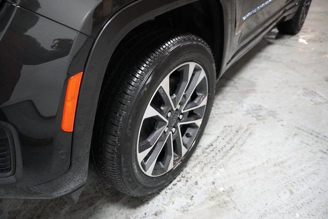 New 2024 Jeep Grand Cherokee Overland AWD/4WD image 9