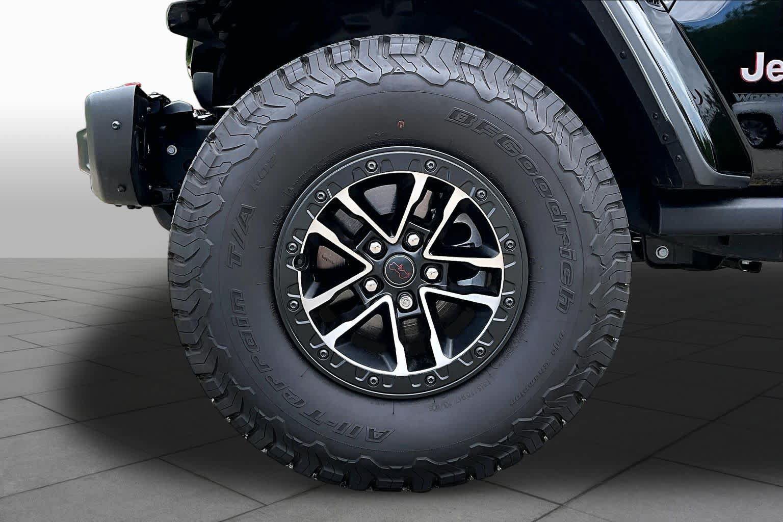 Used 2025 Jeep Wrangler Rubicon AWD/4WD image 11