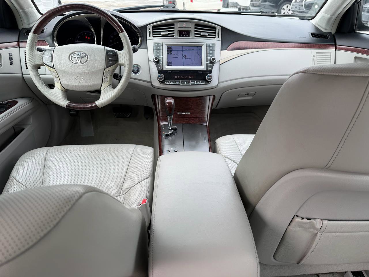 Used 2012 Toyota Avalon Limited image 10