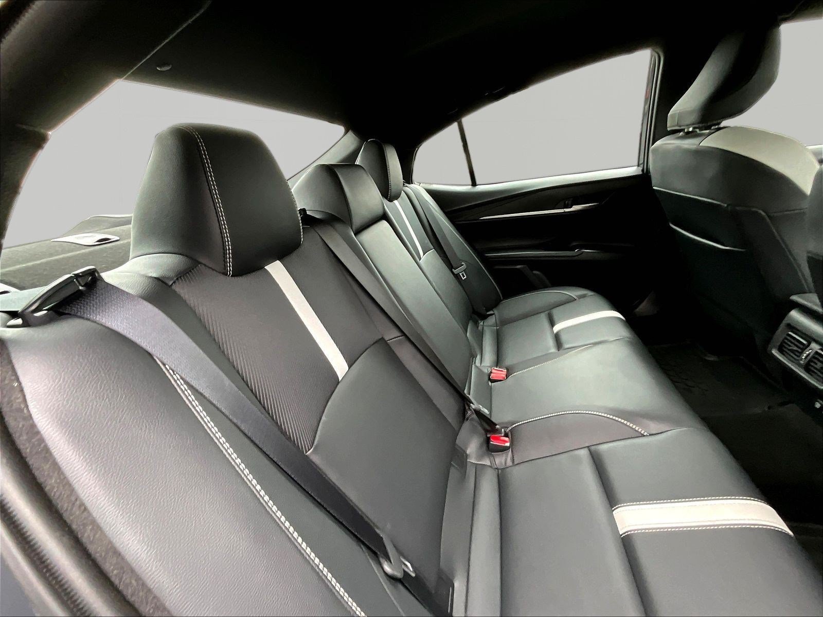 Used 2025 Toyota Camry SE FWD image 25
