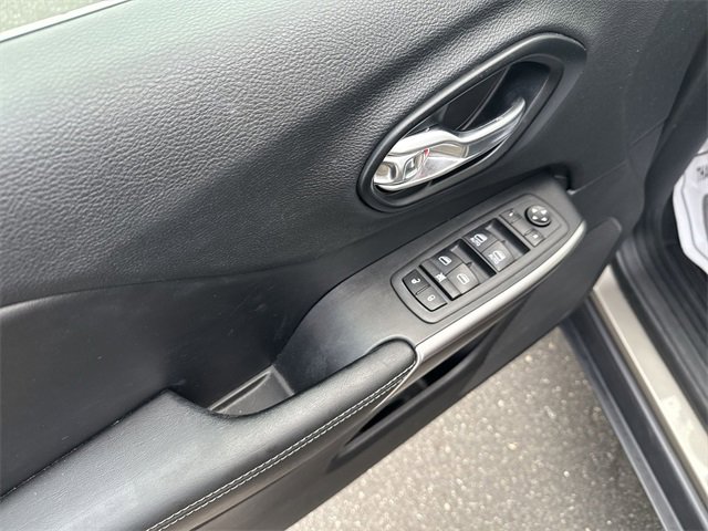 Used 2021 Jeep Cherokee Latitude Lux w/ Comfort/Convenience Group image 23