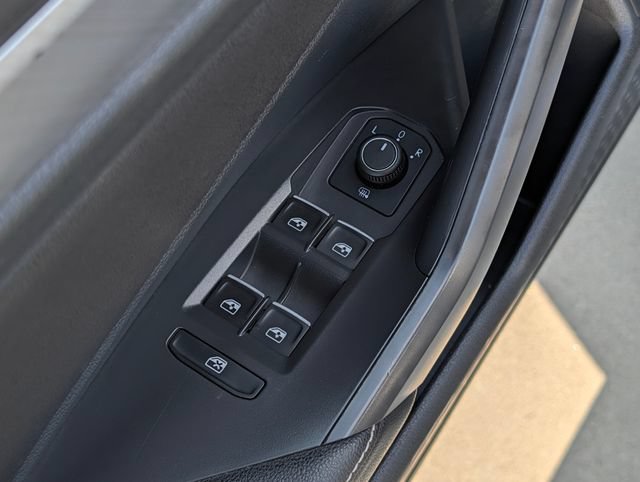 Used 2024 Volkswagen Jetta SE FWD image 16