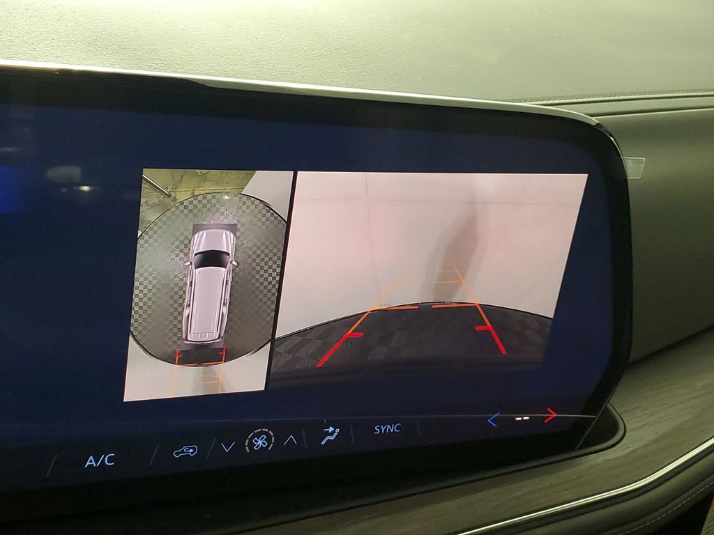 New 2026 Chevrolet Suburban LS image 18