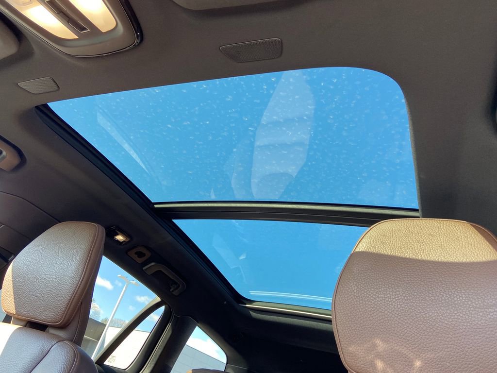 Used 2025 Volvo V60 B5 Cross Country Plus image 14