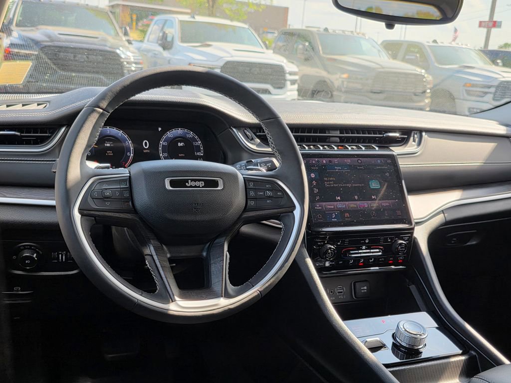 Used 2024 Jeep Grand Cherokee Limited w/ Black Appearance Package image 35