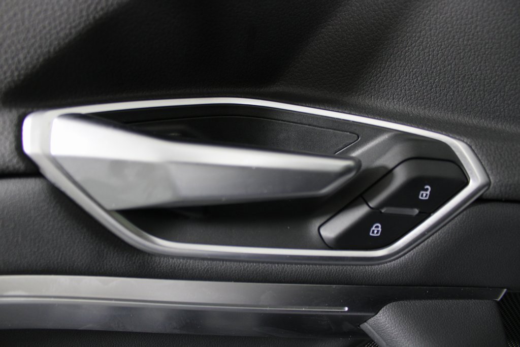 Used 2021 Audi e-tron Premium Plus w/ Premium Plus Package image 23
