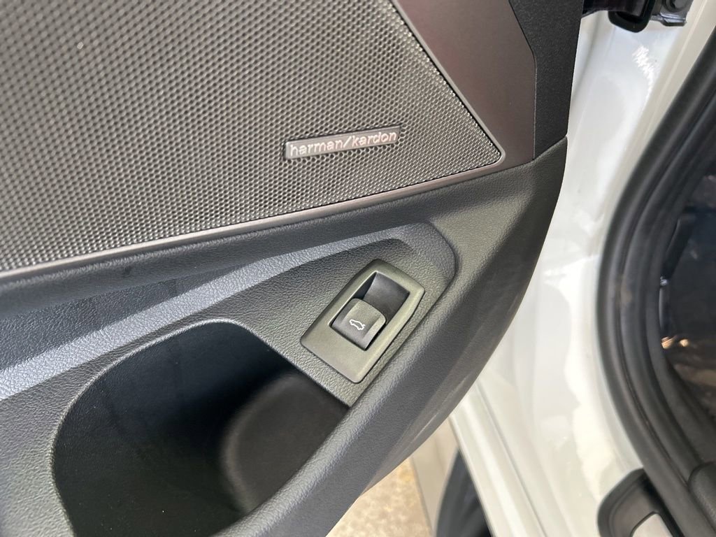 Used 2025 BMW M3 Competition image 42