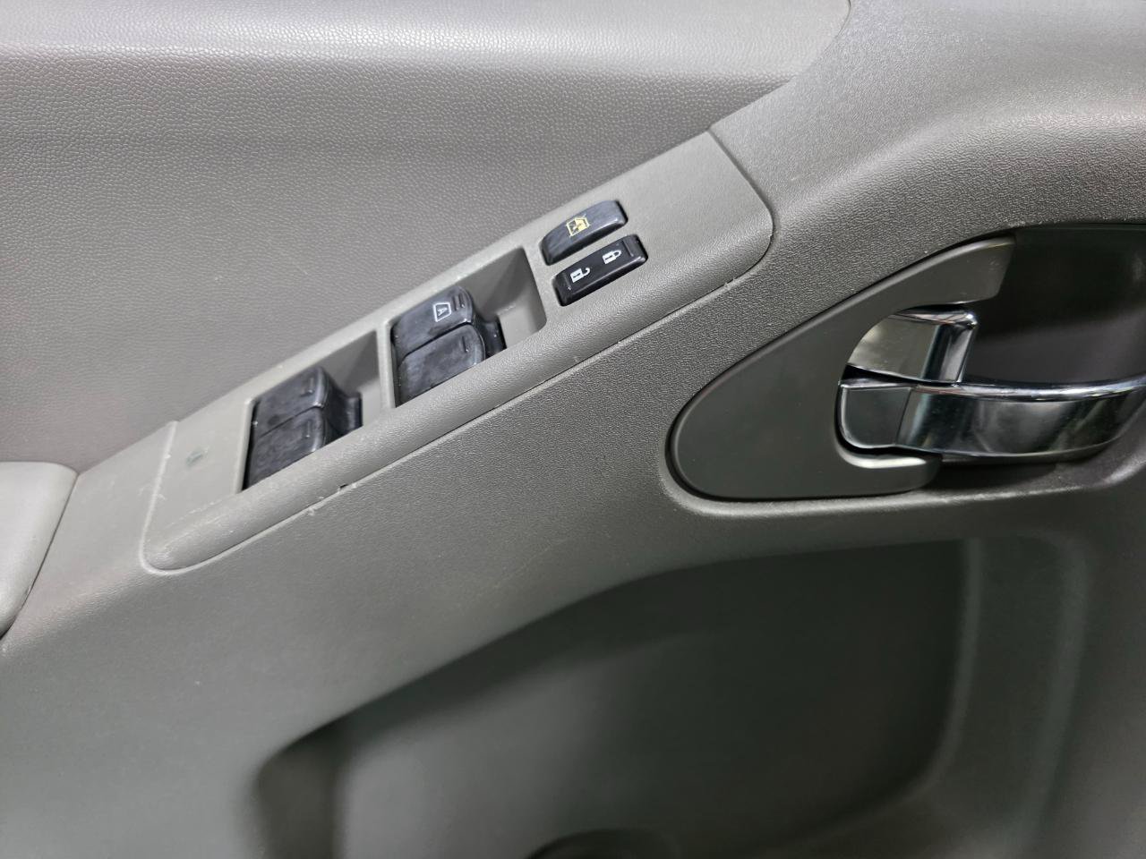 Used 2015 Nissan Frontier SV RWD image 17