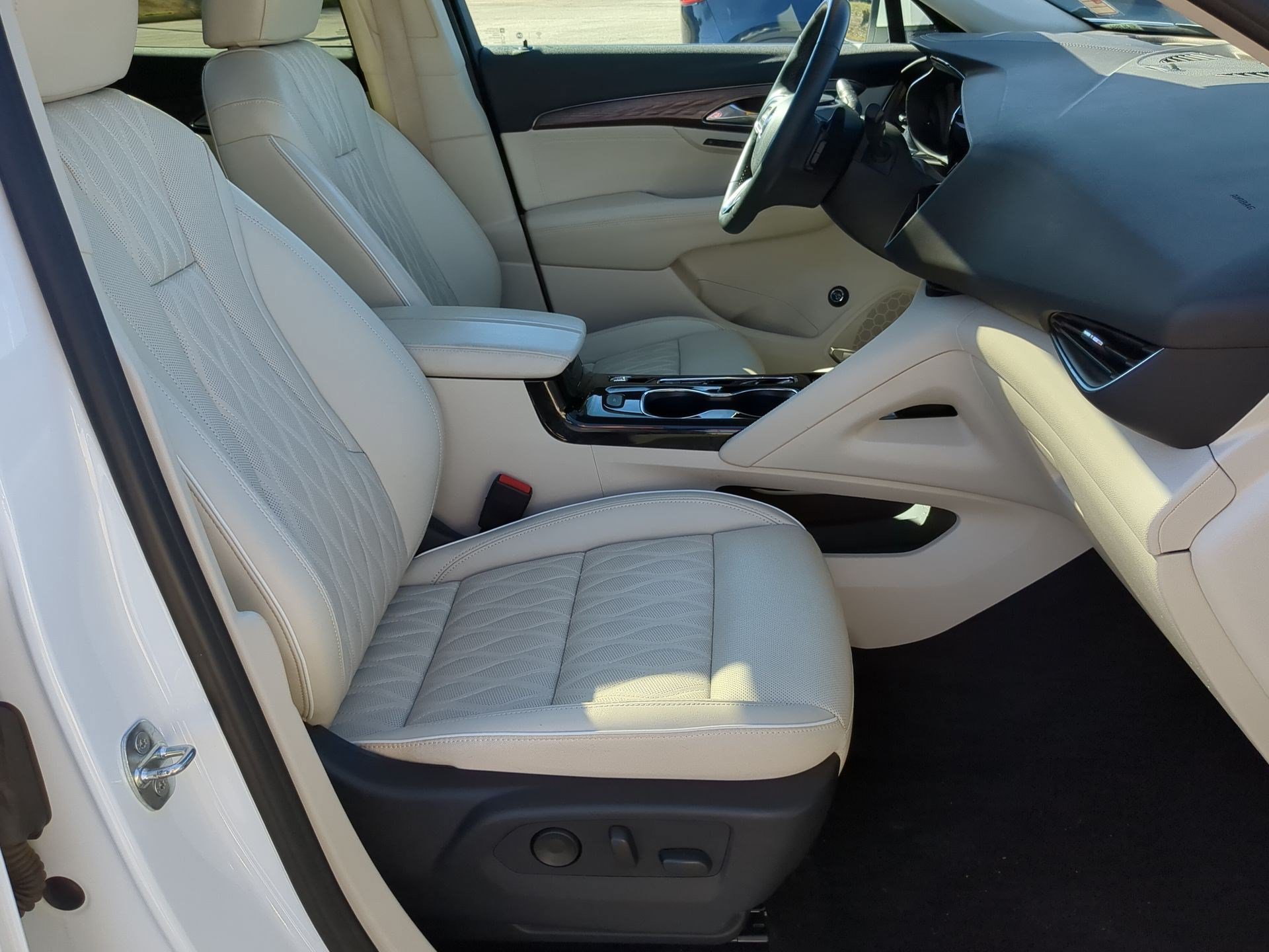 Used 2021 Buick Envision Avenir w/ Technology Package II FWD image 24