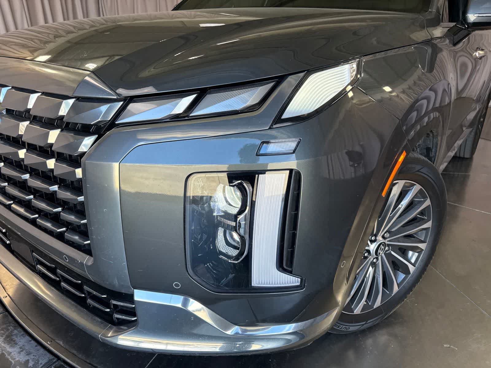 Used 2023 Hyundai Palisade Calligraphy w/ Winter Package AWD/4WD image 9