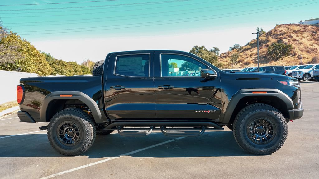 Used 2024 GMC Canyon AT4X w/ AT4X AEV Edition image 10