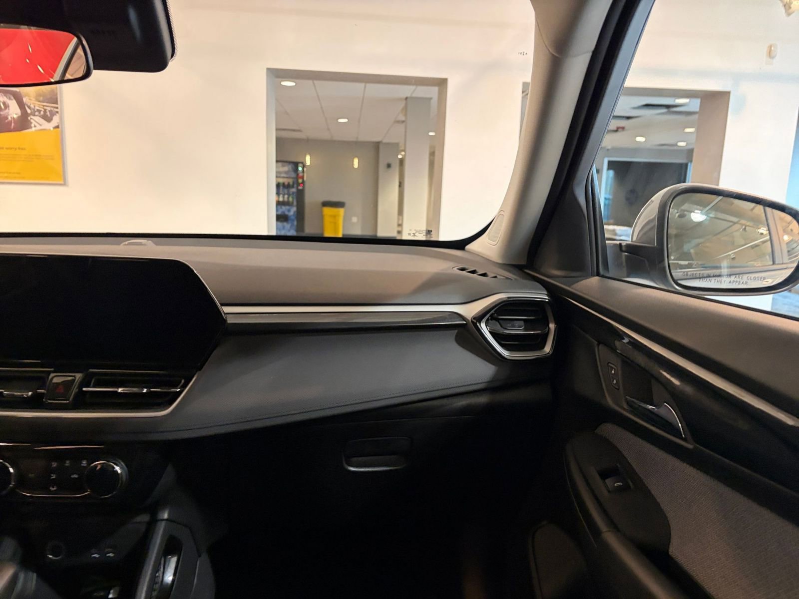 Used 2025 Chevrolet TrailBlazer LT image 33