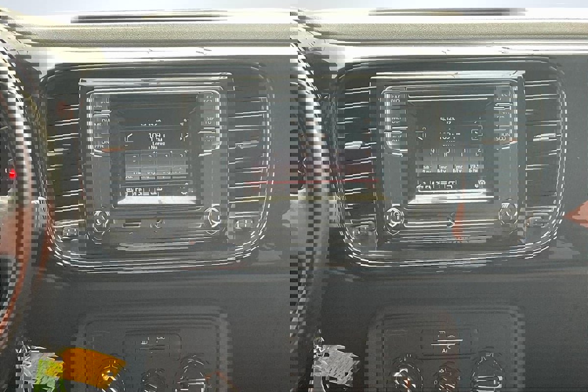 Used 2018 Volkswagen Beetle S image 6