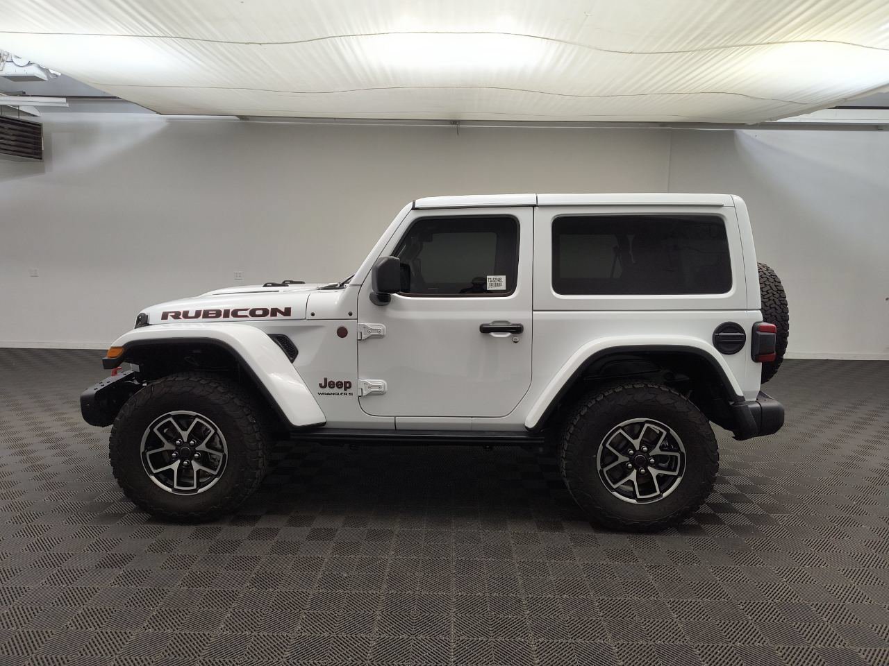 Used 2025 Jeep Wrangler Rubicon AWD/4WD image 2