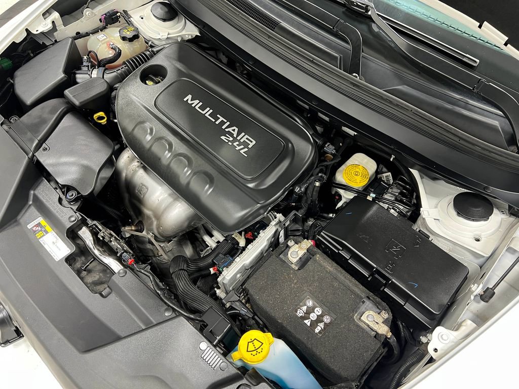 Used 2018 Jeep Cherokee Latitude Plus w/ Comfort/Convenience Group image 27