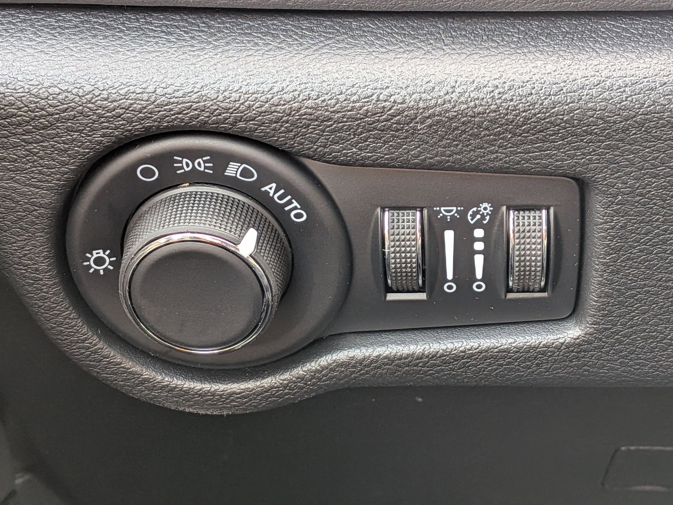 New 2026 Chrysler Voyager LX image 17