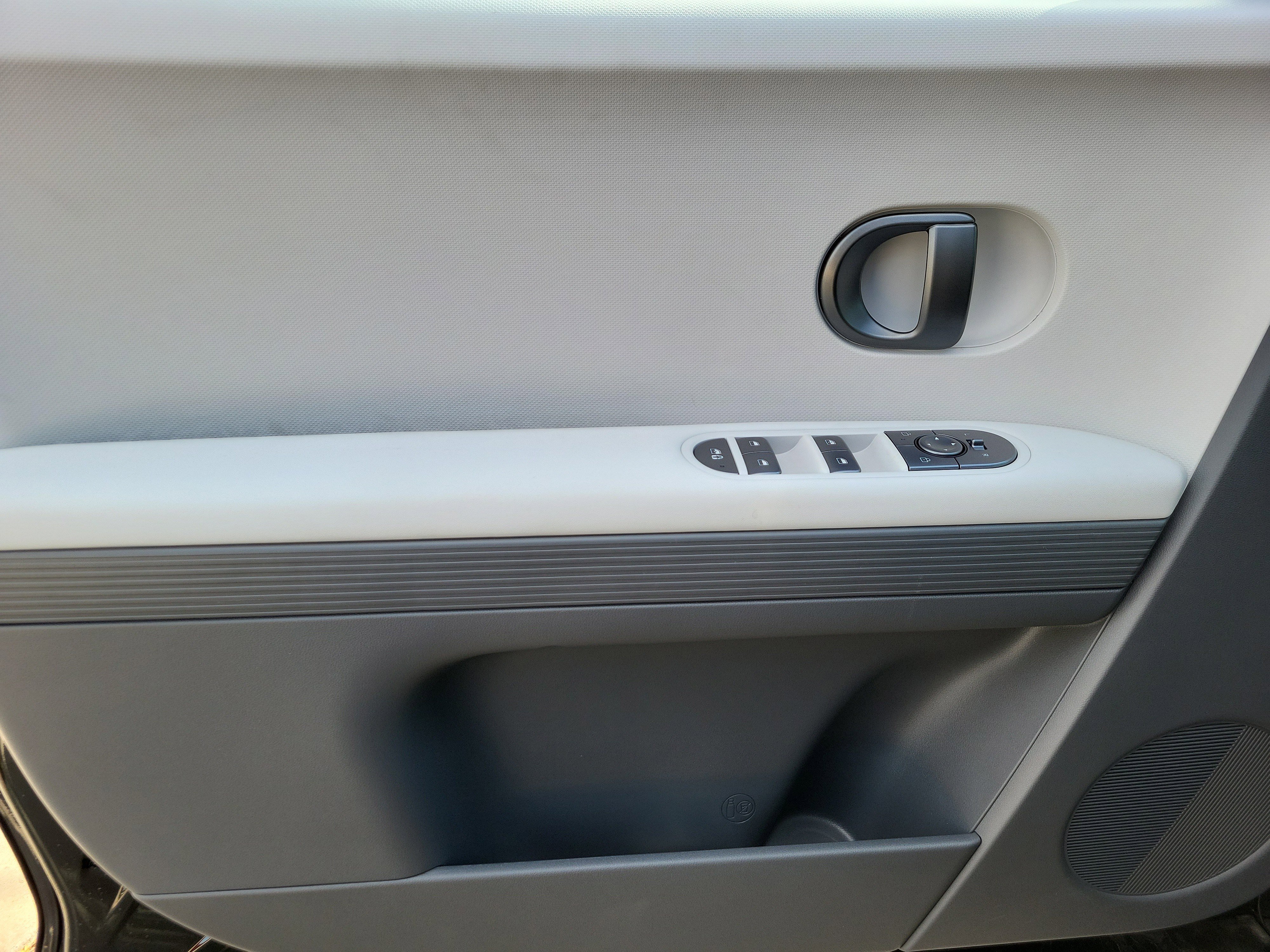 New 2025 Hyundai Ioniq 5 SE image 6