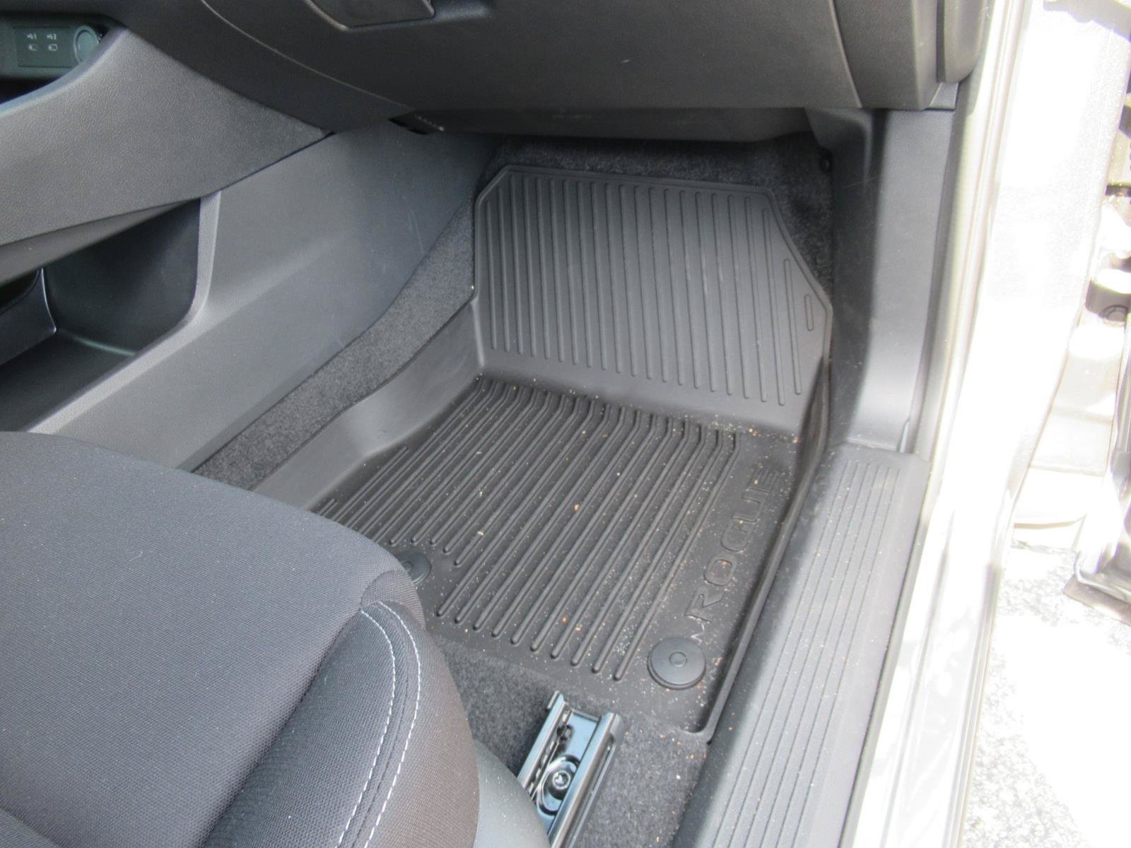 Used 2026 Nissan Rogue S FWD image 34