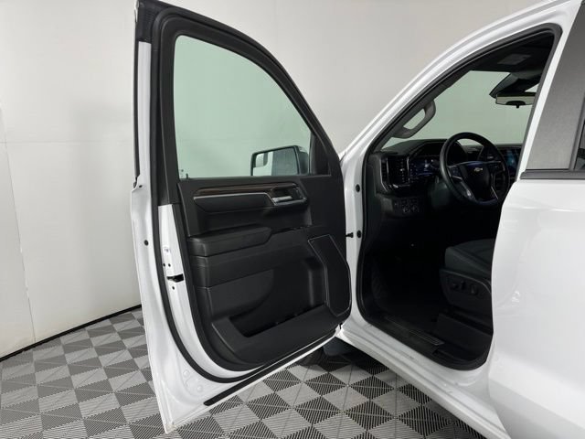 Used 2023 Chevrolet Silverado 1500 LT AWD/4WD image 18