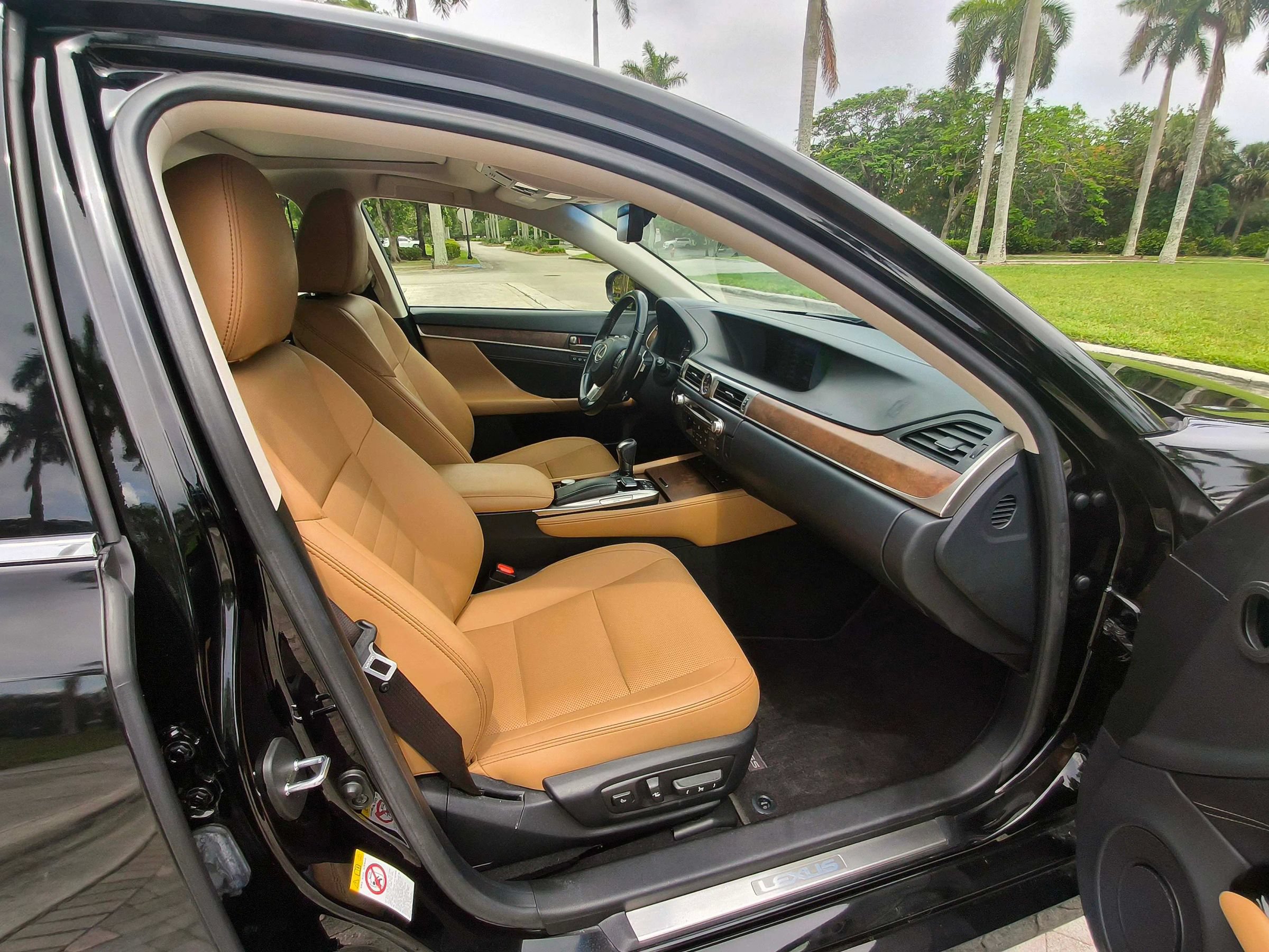 Used 2017 Lexus GS 350 w/ Preferred Accessory Package RWD image 39