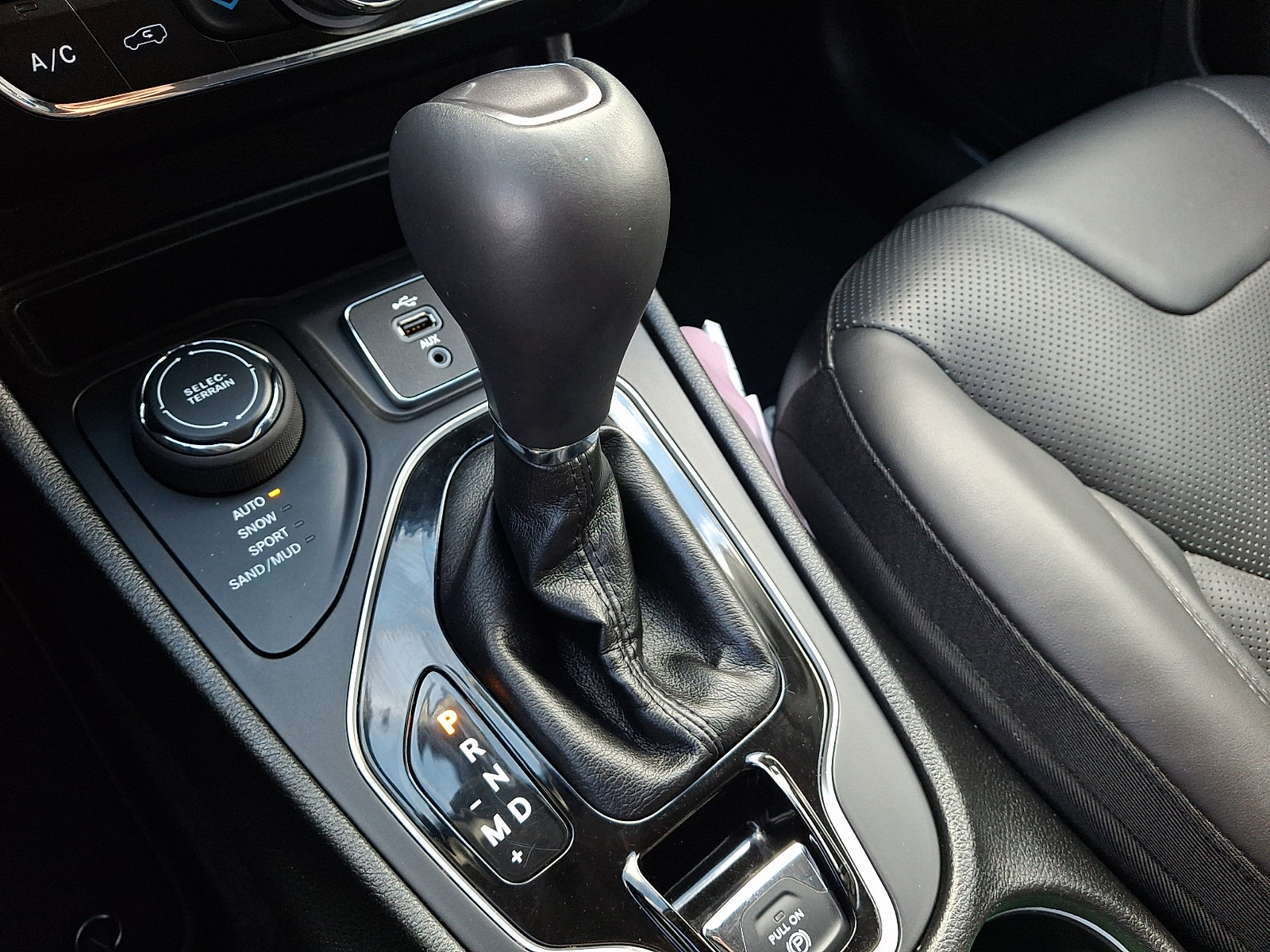 Used 2019 Jeep Cherokee Limited AWD/4WD image 14