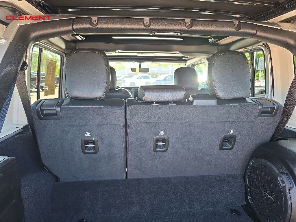 Used 2022 Jeep Wrangler Unlimited Sahara AWD/4WD image 24