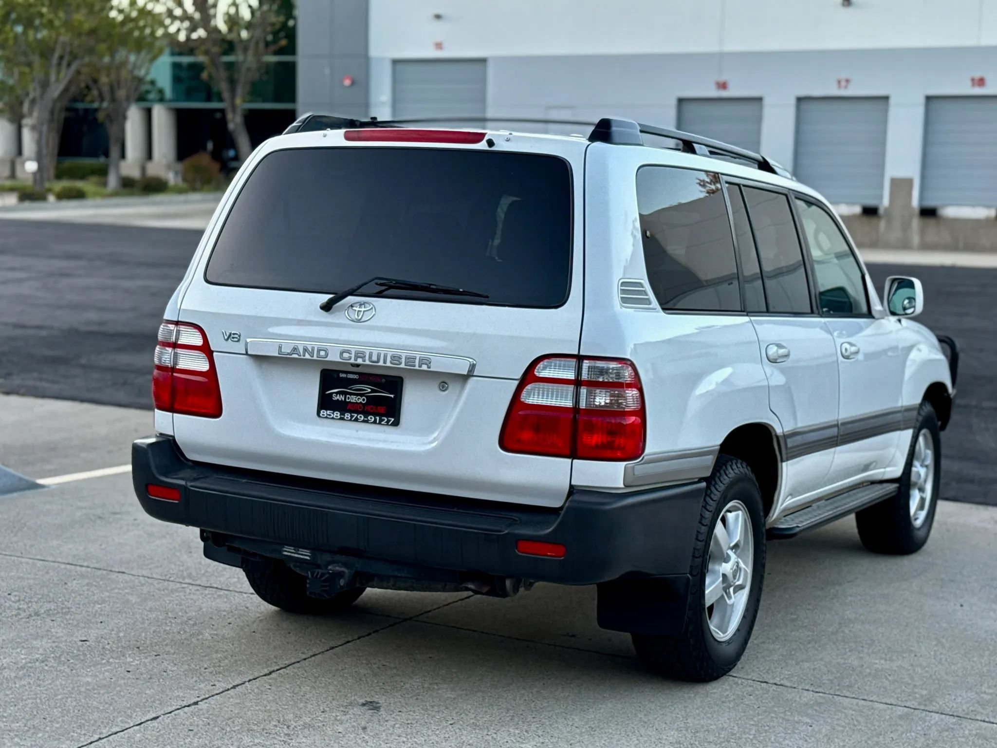Used 2005 Toyota Land Cruiser w/ Convenience Pkg AWD/4WD image 11