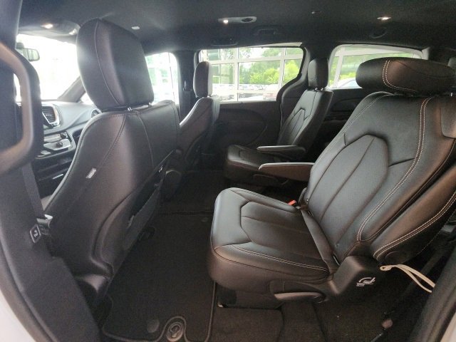 New 2026 Chrysler Pacifica Select image 29