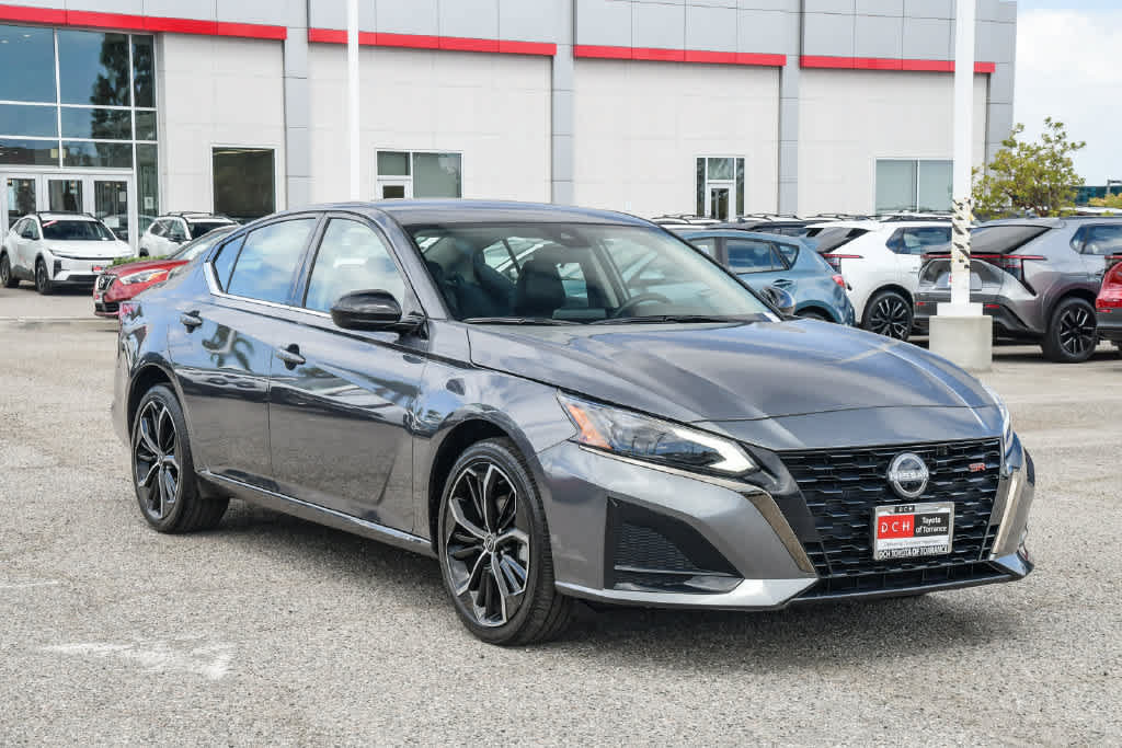 Used 2025 Nissan Altima 2.5 SR AWD/4WD image 3