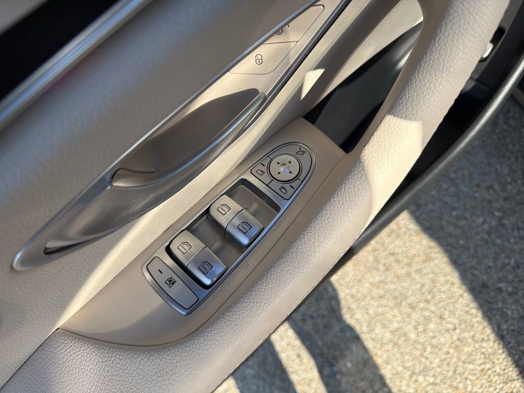 Used 2017 Mercedes-Benz E 300 4MATIC image 11