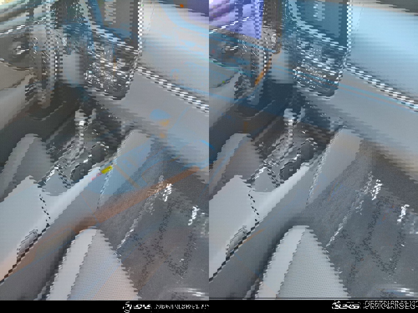 Used 2025 Lexus ES 300h w/ Premium Package image 31