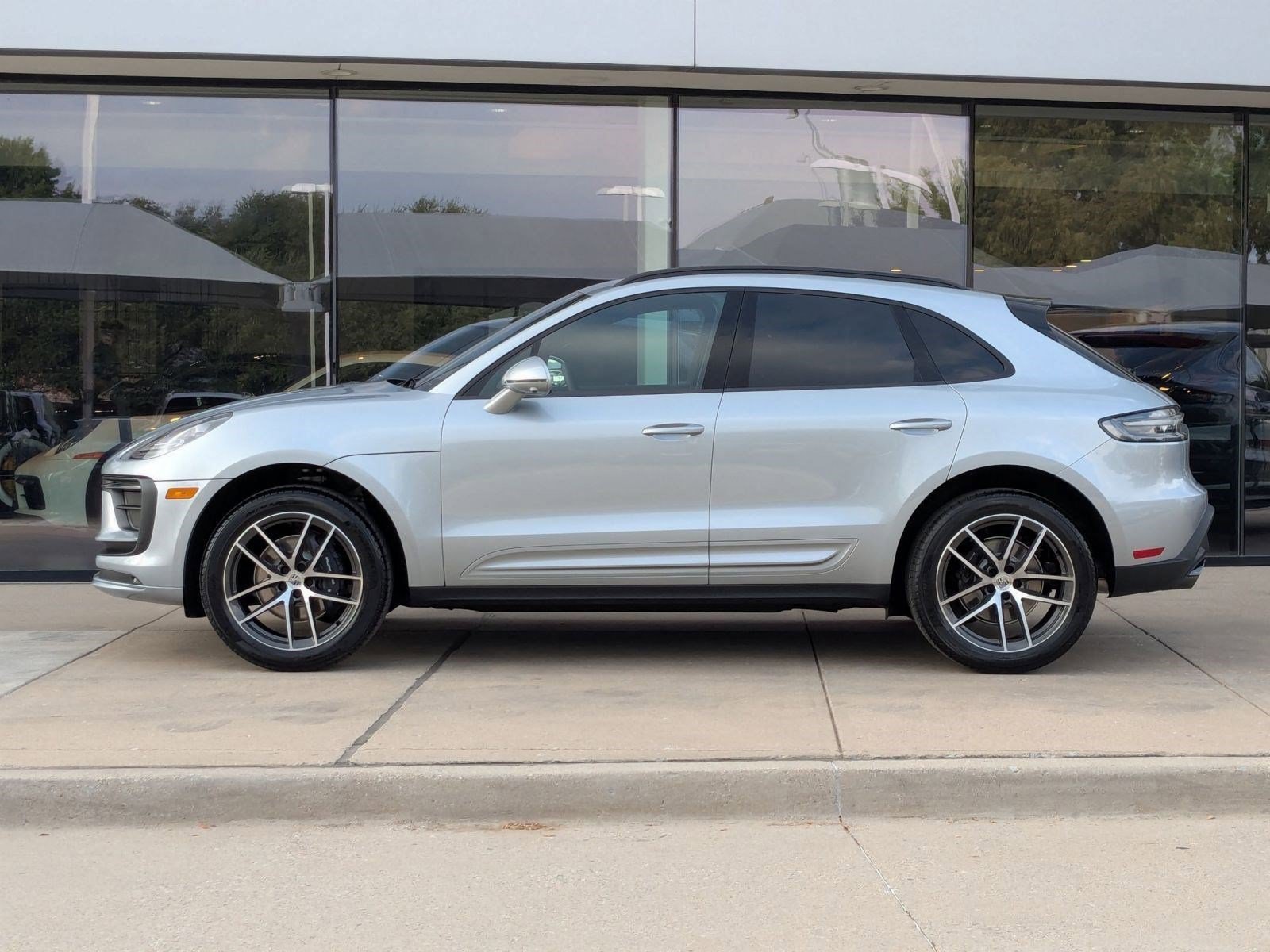 Certified 2026 Porsche Macan AWD/4WD image 2