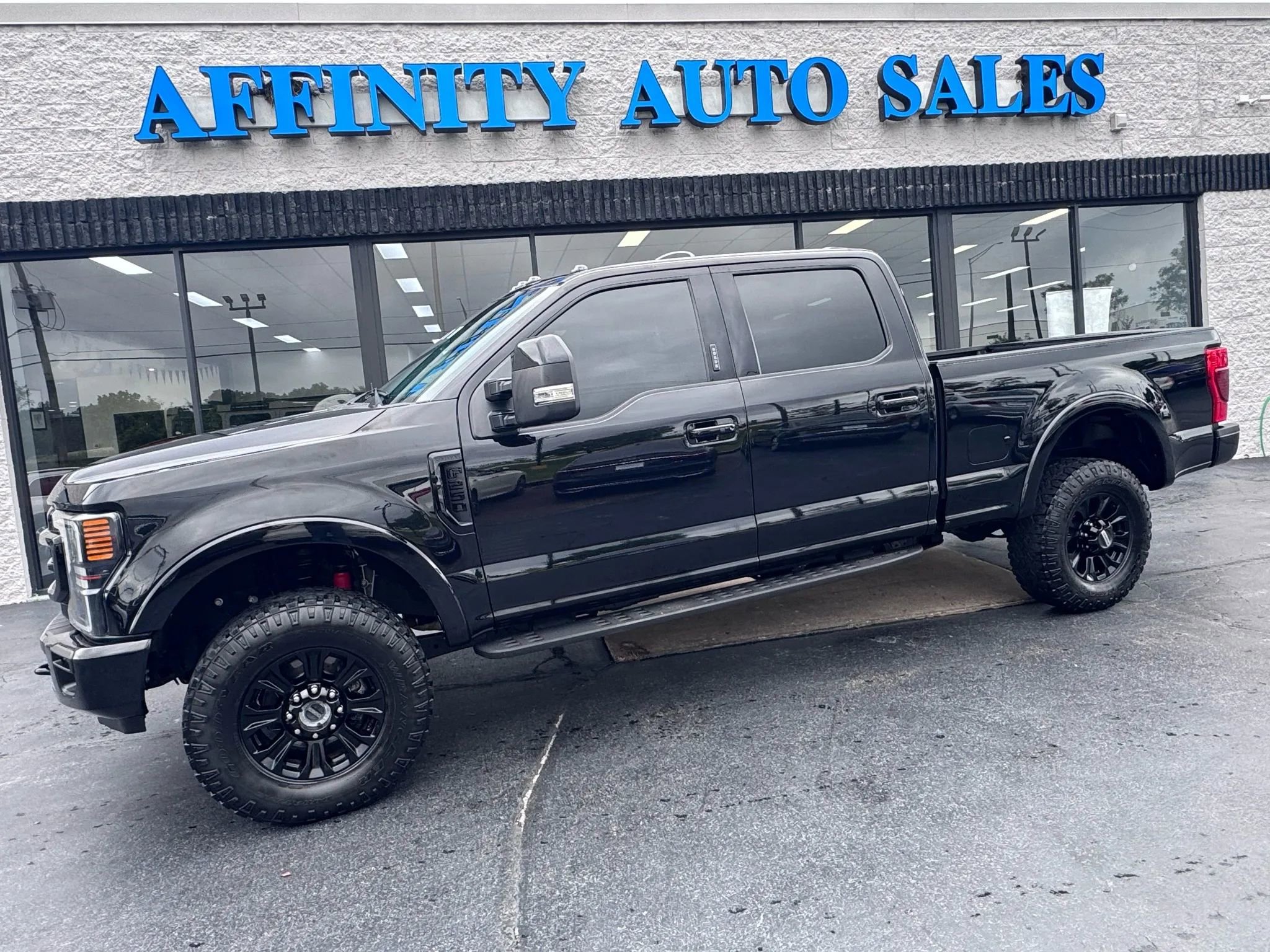 Used 2021 Ford F250 Lariat AWD/4WD image 2