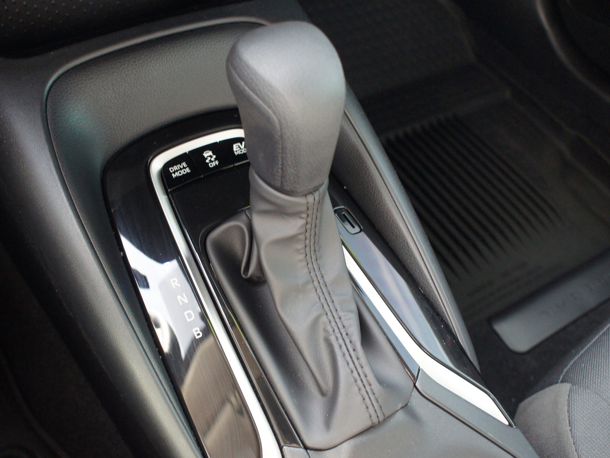 Used 2025 Toyota Corolla LE image 9