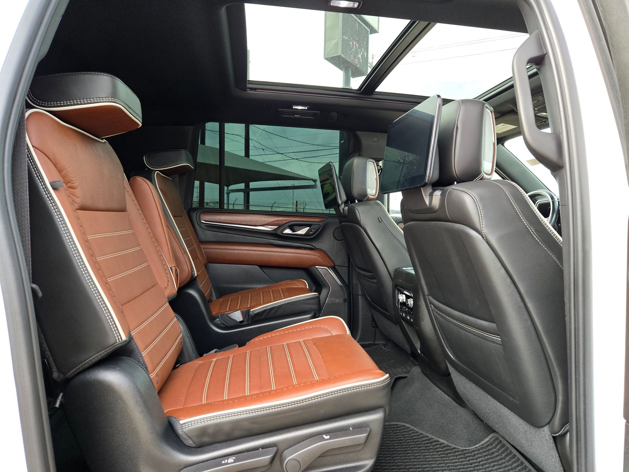 Used 2023 GMC Yukon XL Denali Ultimate image 29