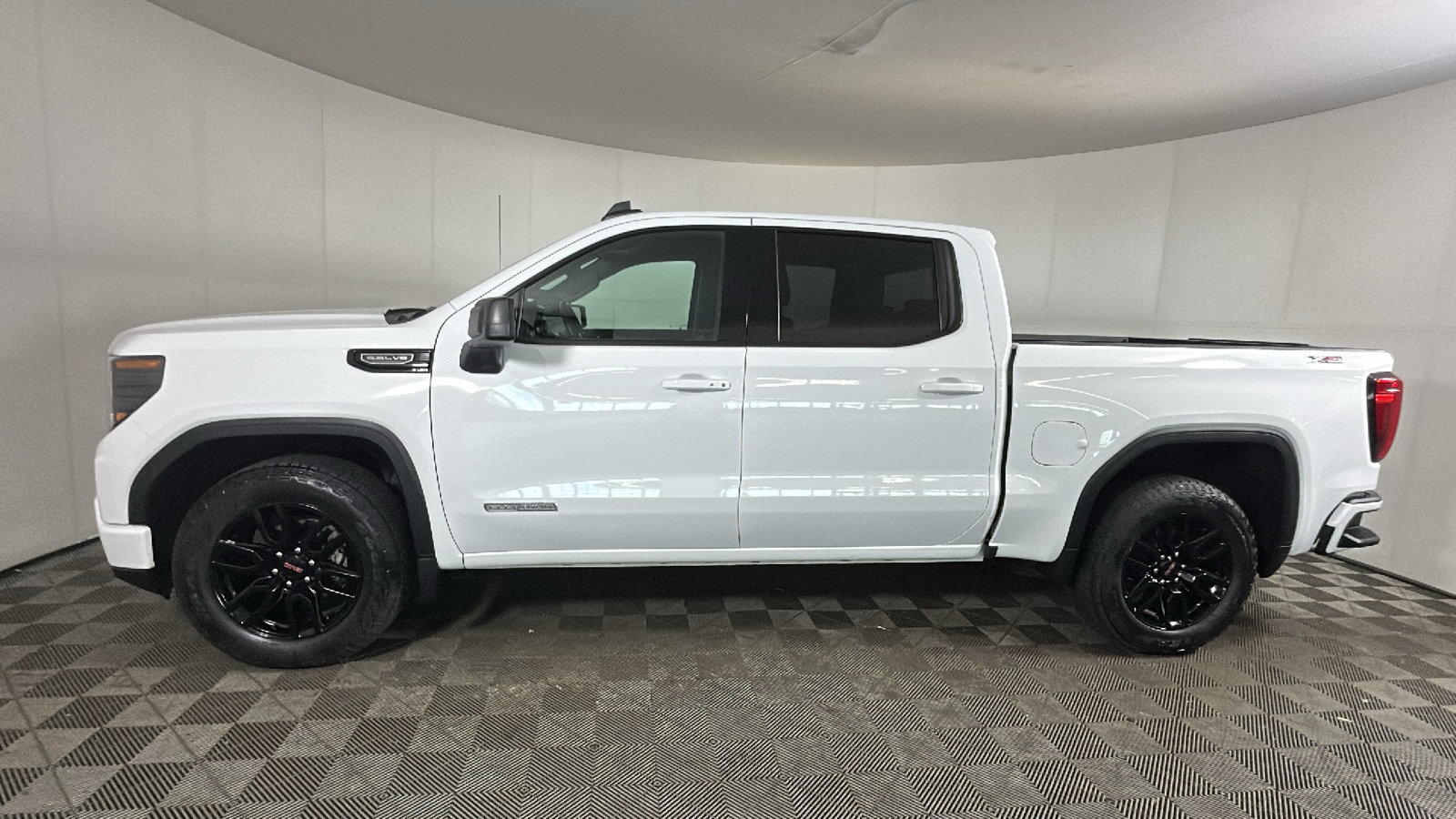 Used 2024 GMC Sierra 1500 Elevation w/ X31 Off-Road Package AWD/4WD image 7