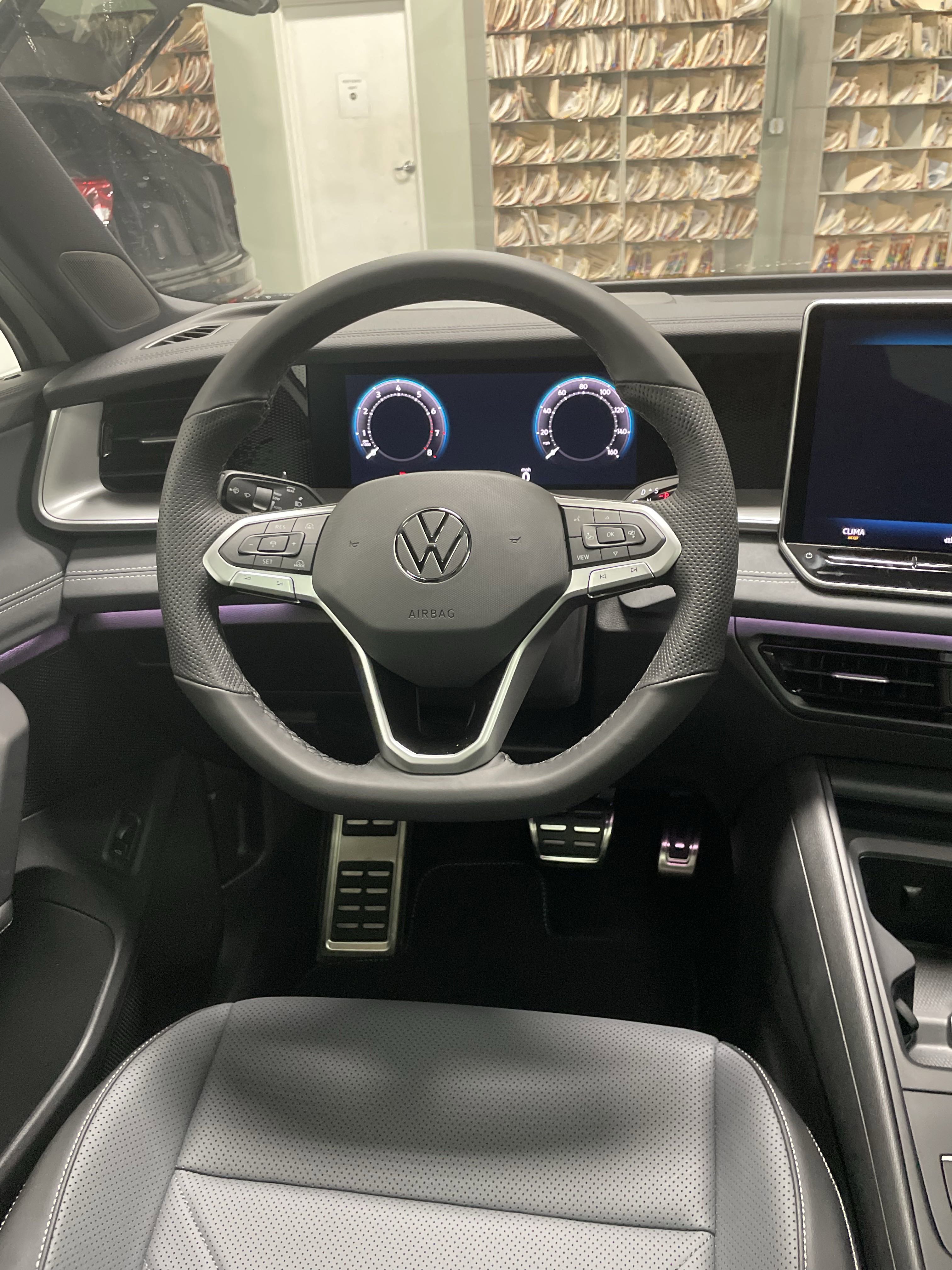 New 2025 Volkswagen Tiguan SE R-Line image 12