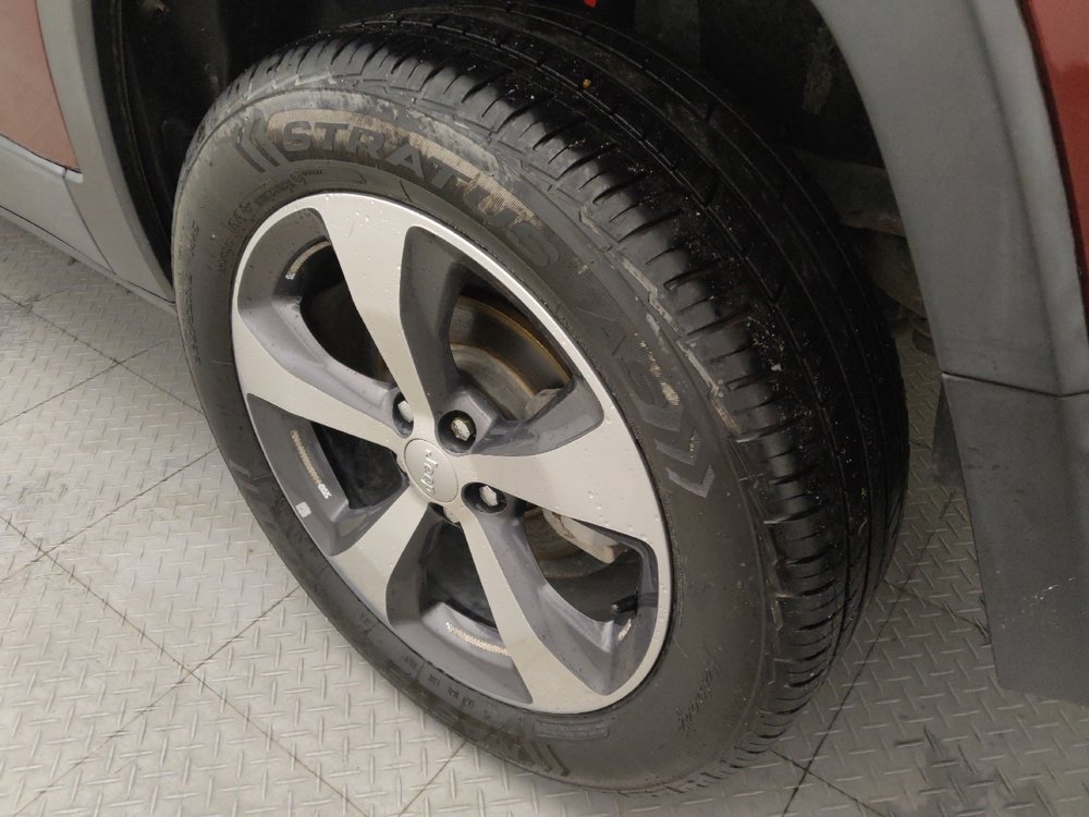 Used 2019 Jeep Cherokee Limited image 31