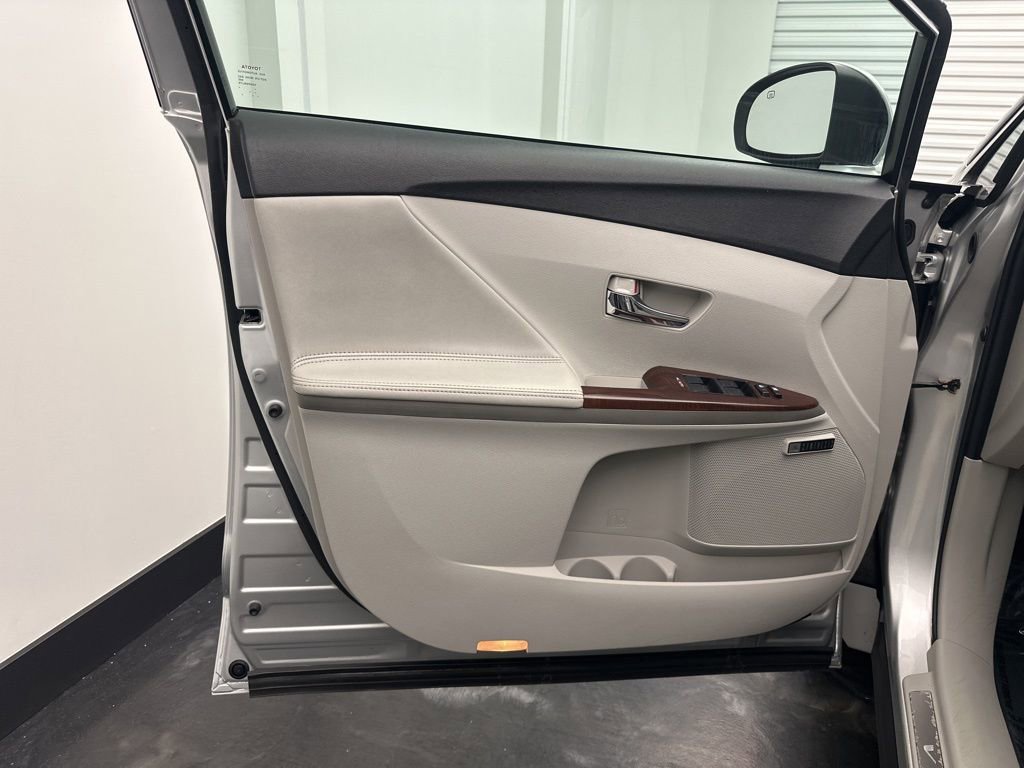 Used 2009 Toyota Venza AWD image 16