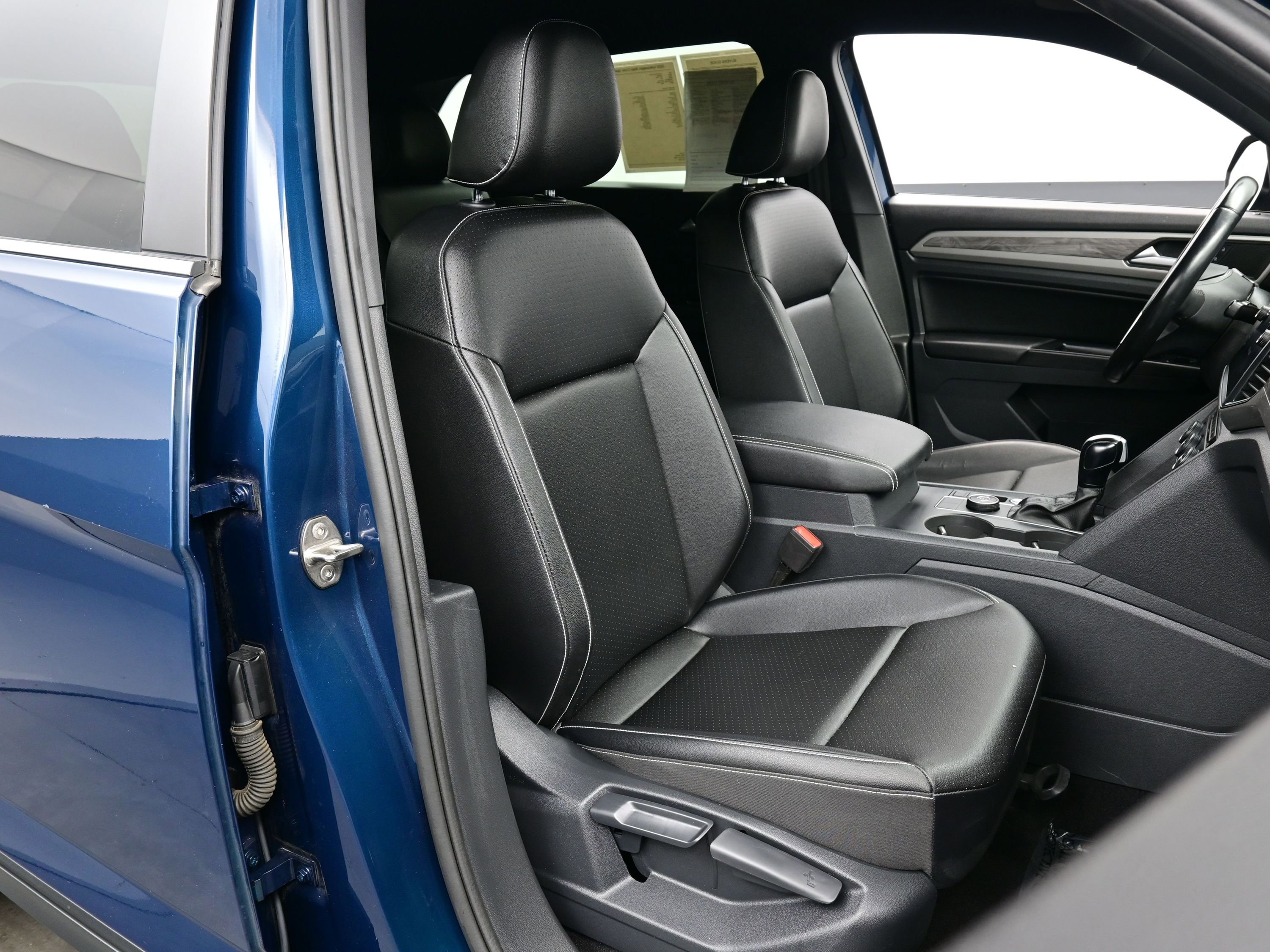 Used 2020 Volkswagen Atlas Cross Sport SE image 15