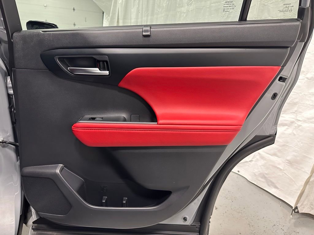 Used 2025 Toyota Highlander XSE image 52