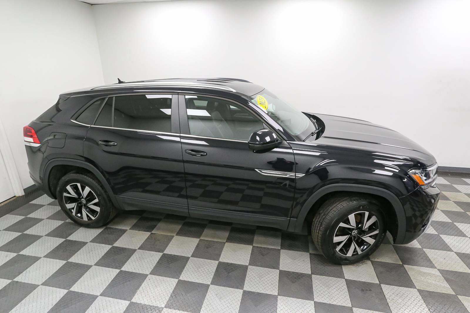 Certified 2023 Volkswagen Atlas Cross Sport SE image 6