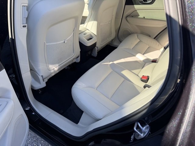 Certified 2022 Volvo XC60 B5 Momentum w/ Climate Package image 18