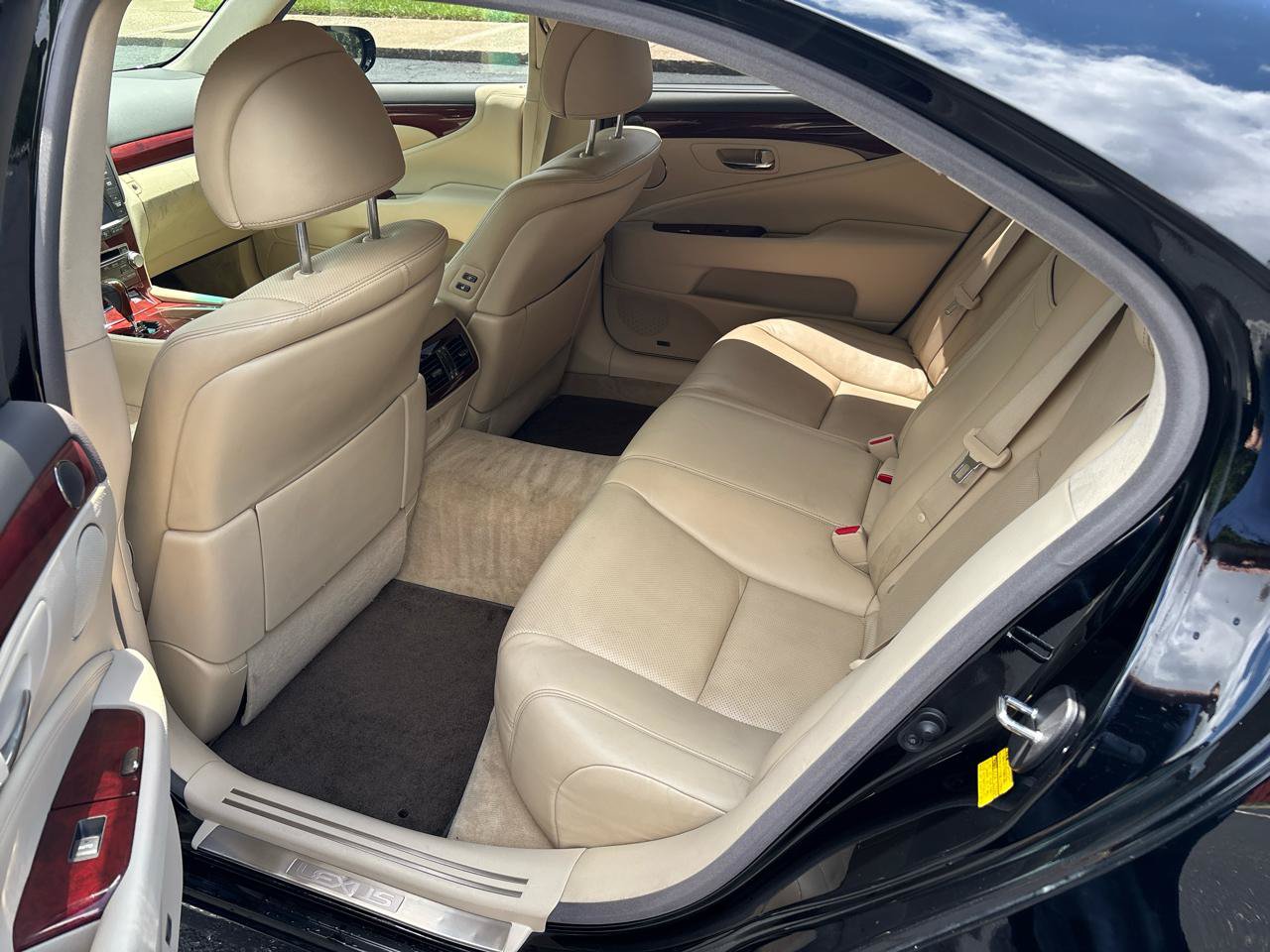 Used 2012 Lexus LS 460 L w/ Luxury Pkg RWD image 12